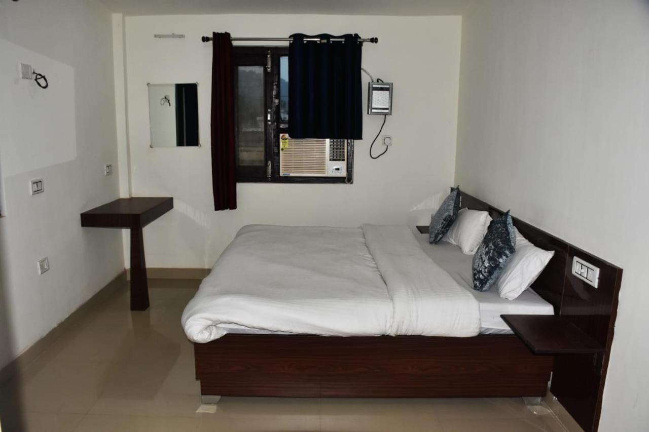 Corbett Bhavesh Home Stay Jhirna Room photo